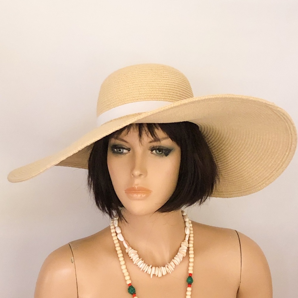 NEW Natural Straw Sun Hat
Isaac Mizrahi Wide Brim  packable, sun protection